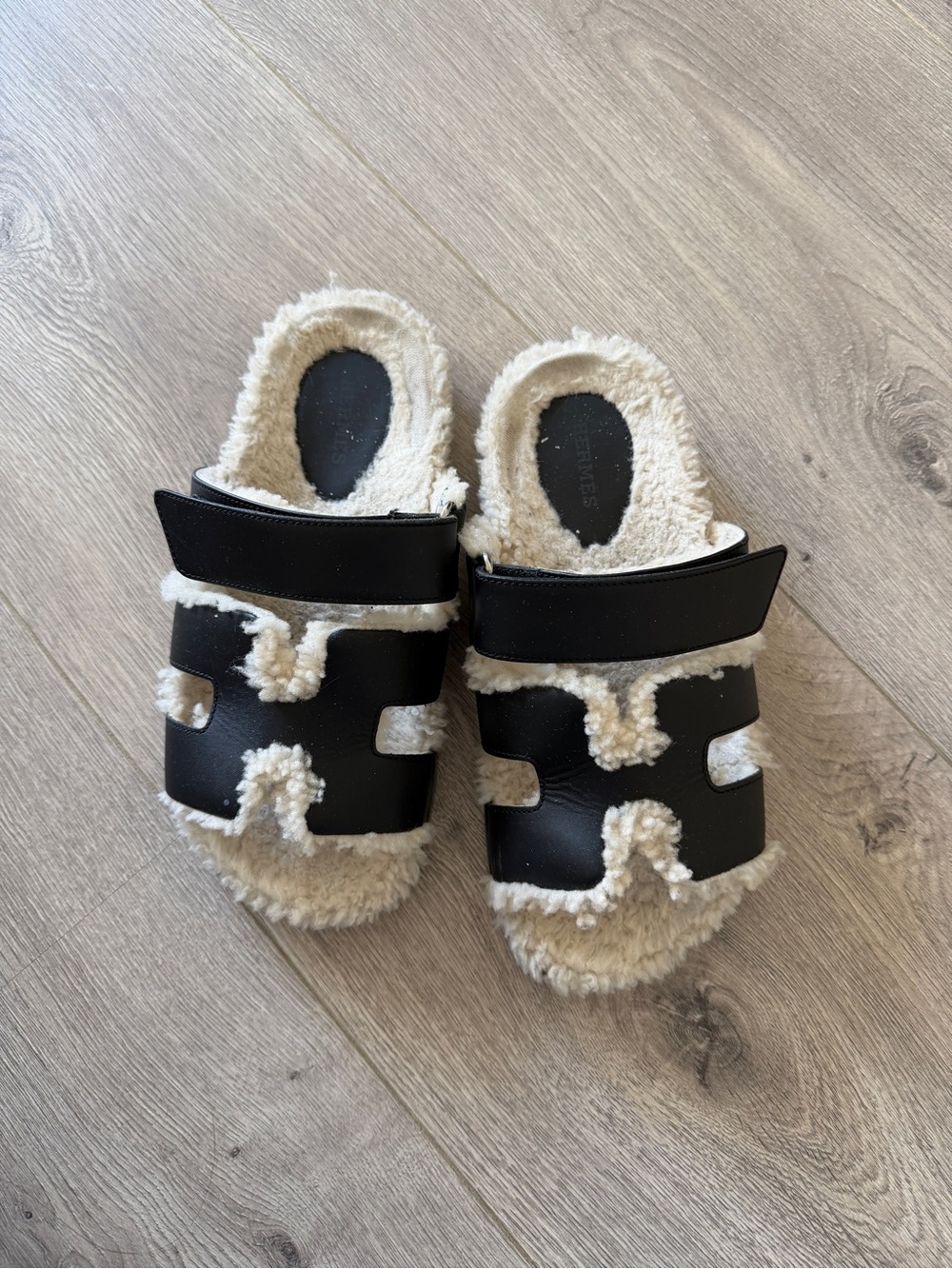 HERMES BLACK SHEARLING CHYPRE WOMENS SANDALS 36
